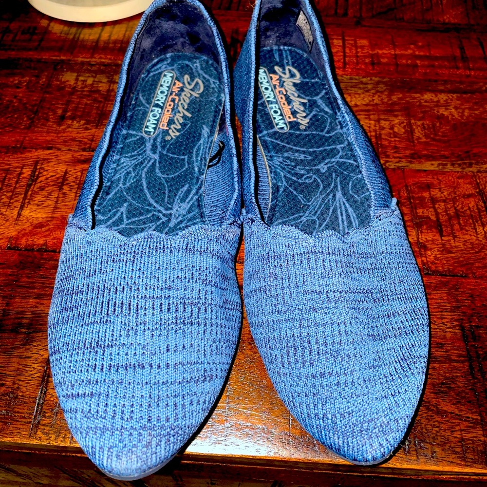 Sketchers Air Cooled Memory Foam Flats 💙